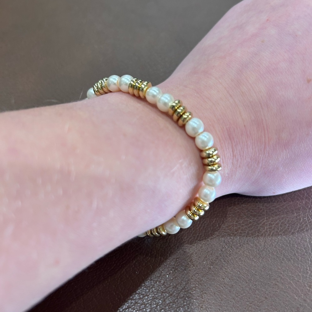 Elegant Gold and Cream Beaded Bracelet